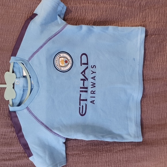 Manchester City official kit (Baby 12-18 months) - Picture 3 of 4